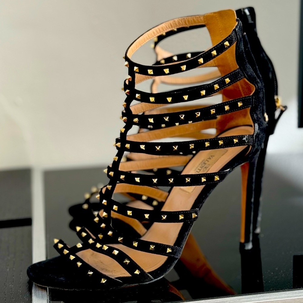 VALENTINO LOVESTUDS CAGED 105MM SANDAL IN BLACK